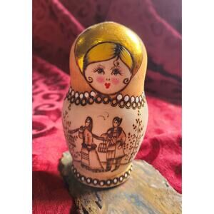 Vintage Russian Matreshka Birch Wooden Nesting Doll Hand, Set of 5
